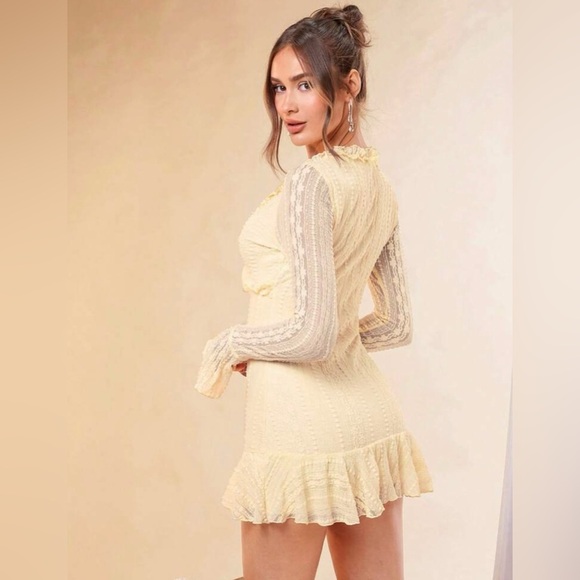 Yellow Bodycon Dress Ruffle, Lace, Frilled Edge And V-Neck Sweetheart Size L - Picture 3 of 4